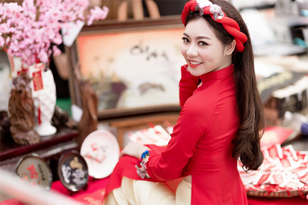 Mùng 1 tết 2023 nên mặc đồ màu gì cho cả năm may mắn?