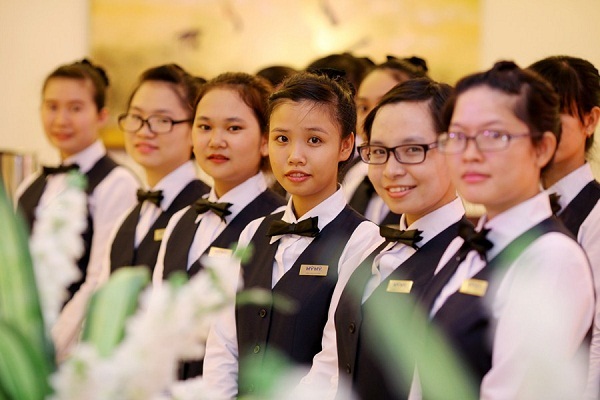 Mẫu đồng phục nhân viên nhà hàng vest yếm dành cho nữ